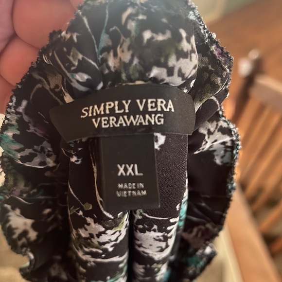 Sleeveless Blouse - Picture 4 of 6